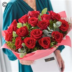 Valentine&#39;s 18 Red Rose Hand-tied